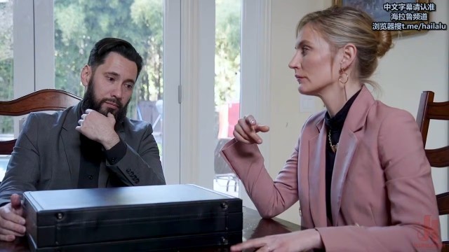 父亲去世后 ，在宣读遗嘱时，常年在外、刚从“静修”回来的妹妹阿什莉意外地继承了公司51的控股权 。#射精#双飞#骚逼#挑逗#性交#SM封面图