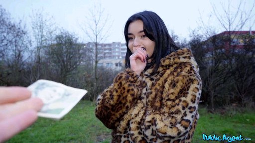 现金搭讪路人小姐姐封面图