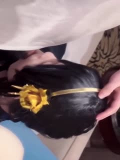 漫展上清纯可人的女大生，私下竟如此放荡。封面图