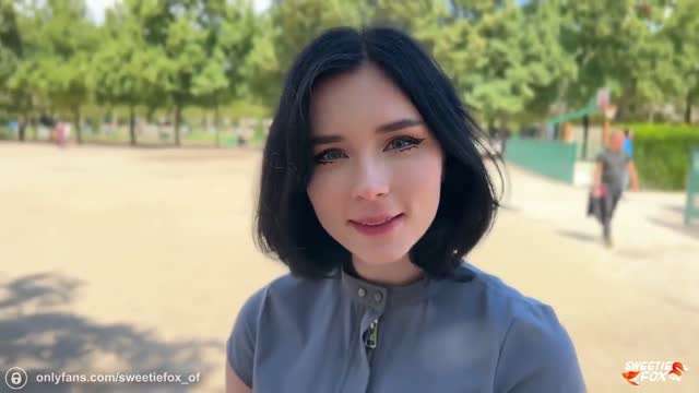 一个来自巴黎的美丽陌生人让我品尝她的羊角面包封面图