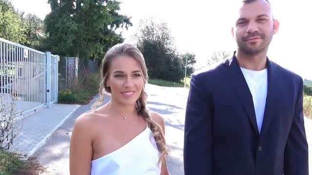 『中字-绿帽』大街上搭讪夫妻做激怒游戏 把老公激怒就有奖金，老婆都被操高潮了居然发现是个绿帽奴封面图