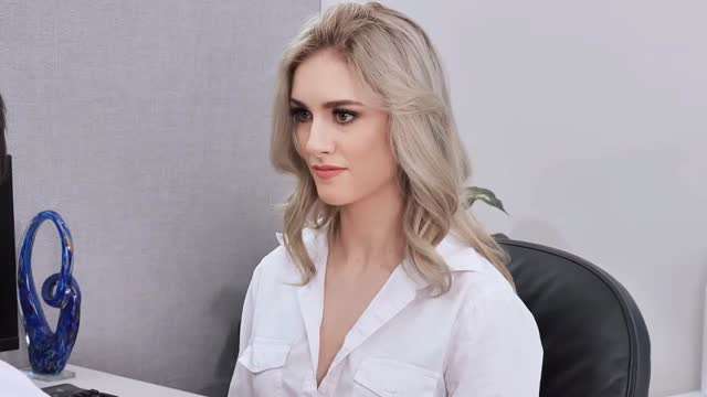 『无码中字』办公室OL超美女白领随时候命等待老板的鸡吧临幸封面图