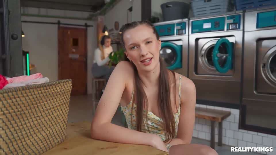 CrazyCollegeGFs－Stacy Cruz Getting封面图