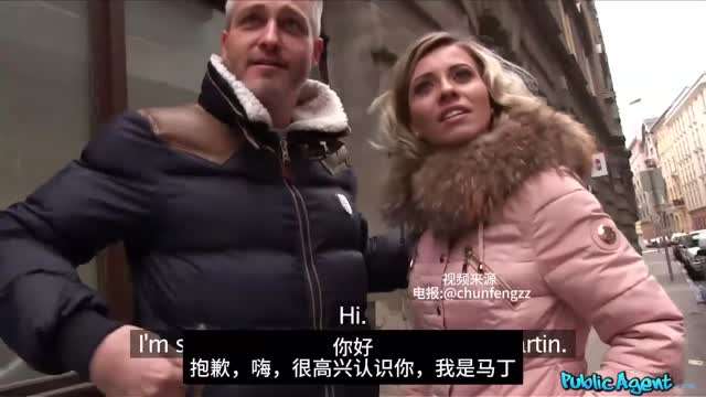 老外就是开放，夫妻正在逛街呢被男主用钱拿下美女封面图