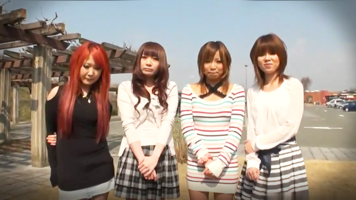 实拍害羞的日本学生被剃光了阴毛的过程封面图