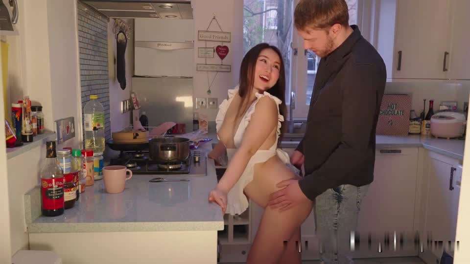 YimingCuriosity-留学生小姐姐被白人小哥操翻精液灌满封面图